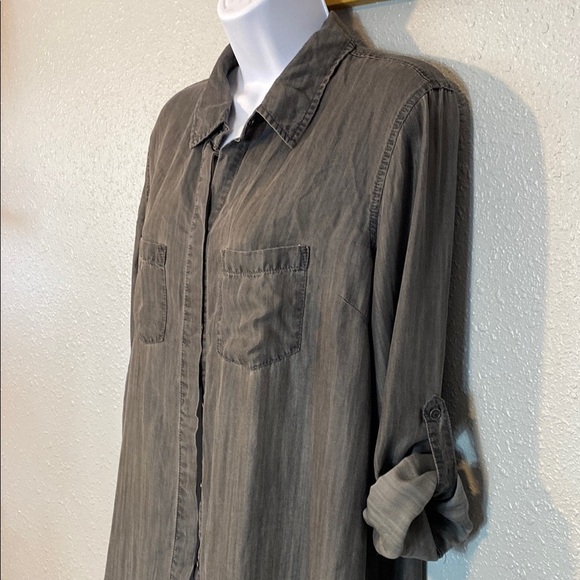Beachlunchlounge Gray Button Down Shirt with Relaxed Fit Frayed Hem - Picture 3 of 8
